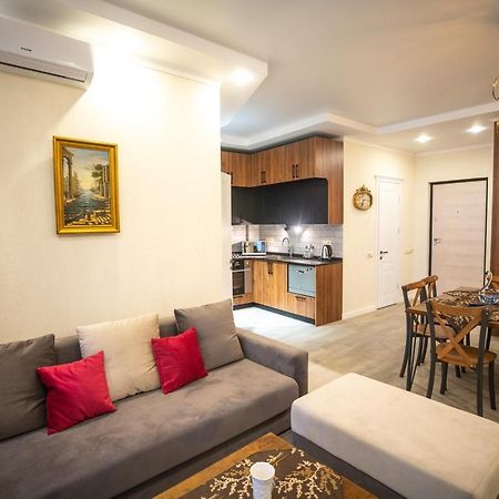 Apartamento Ramada Skytower Batumi Exterior foto