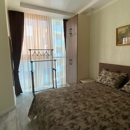 Apartamento Ramada Skytower Batumi Exterior foto