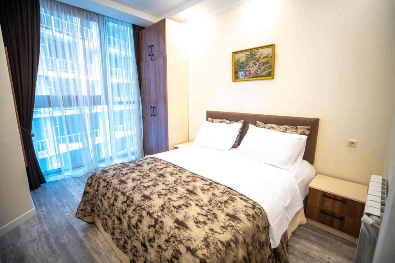 Apartamento Ramada Skytower Batumi Exterior foto