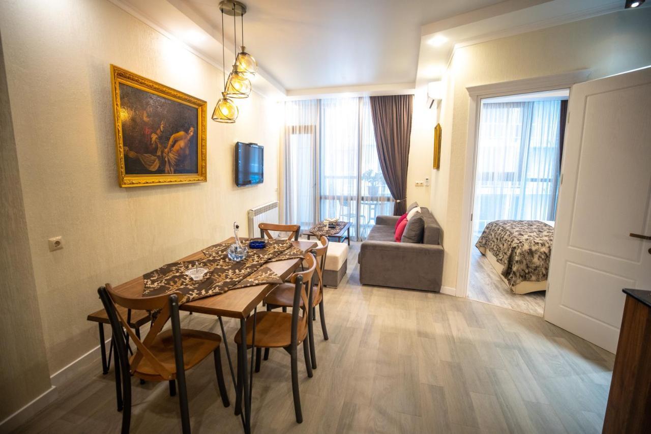 Apartamento Ramada Skytower Batumi Exterior foto