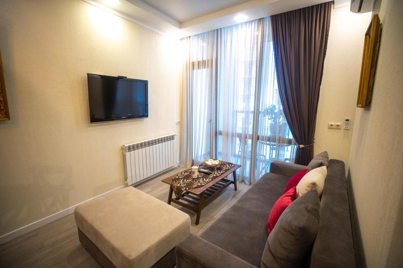Apartamento Ramada Skytower Batumi Exterior foto