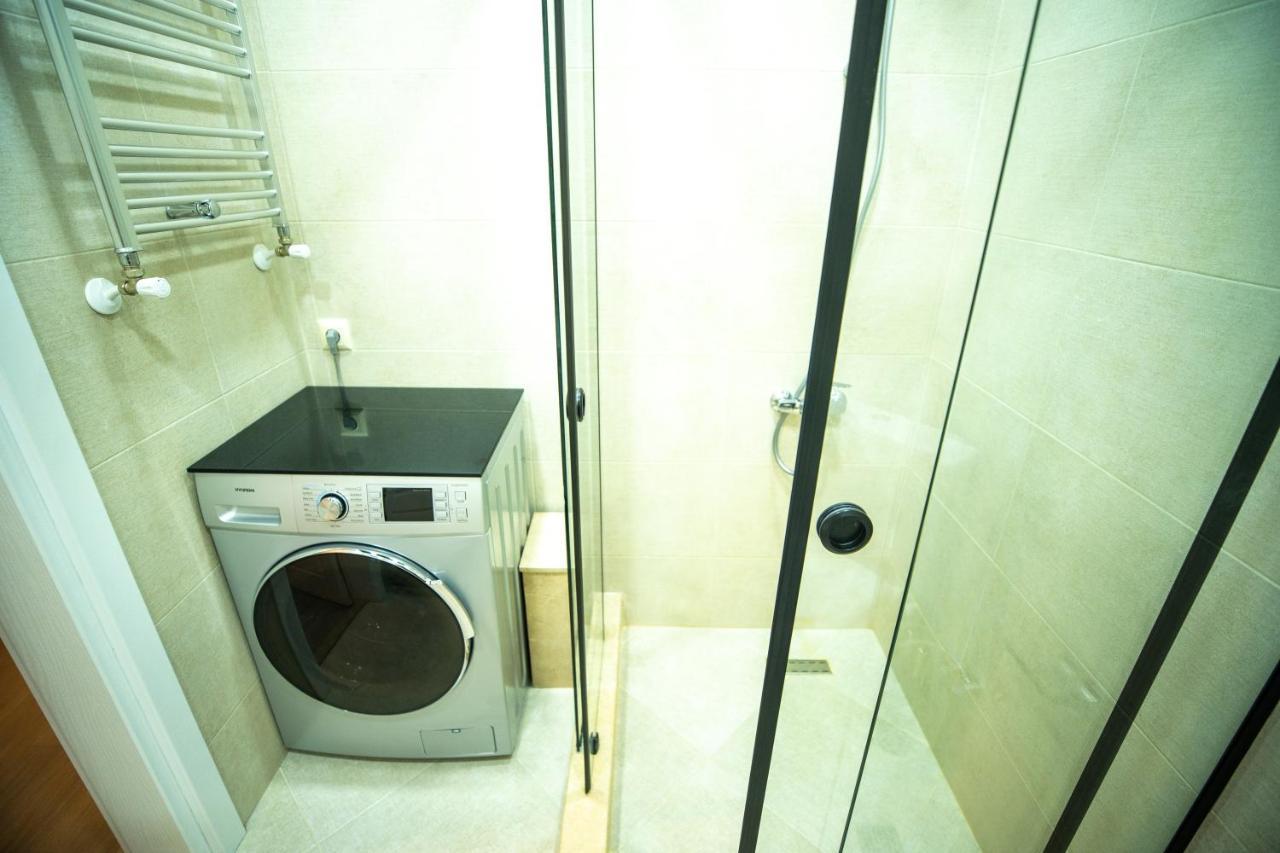 Apartamento Ramada Skytower Batumi Exterior foto