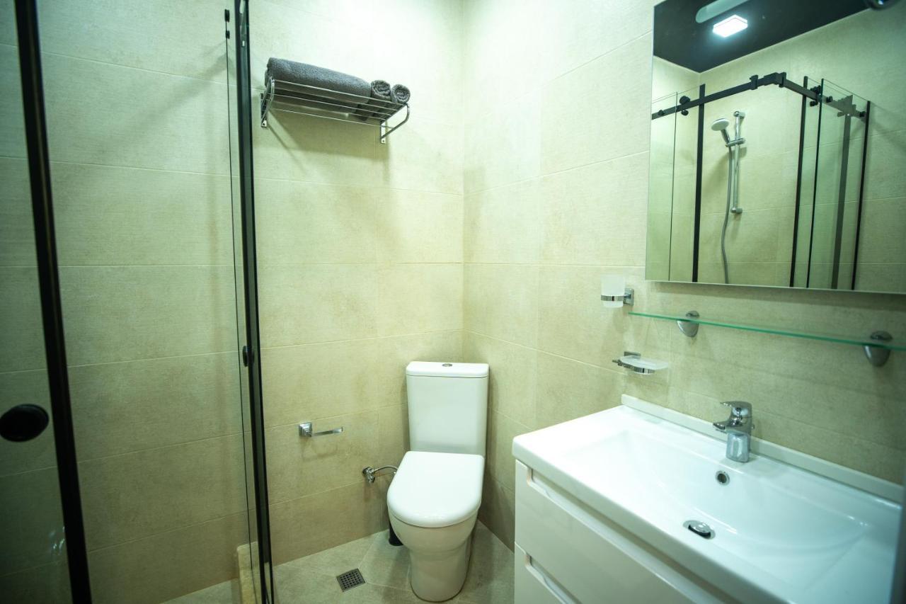 Apartamento Ramada Skytower Batumi Exterior foto