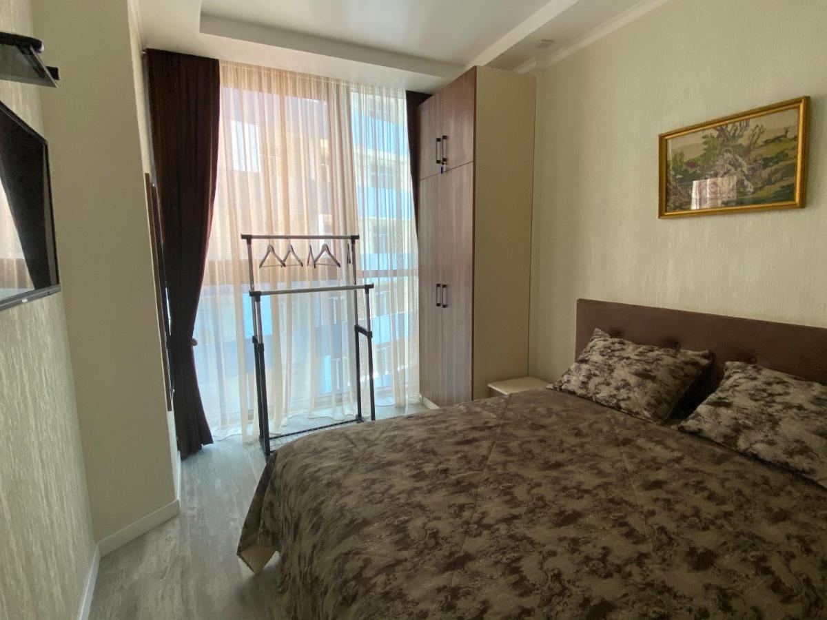 Apartamento Ramada Skytower Batumi Exterior foto