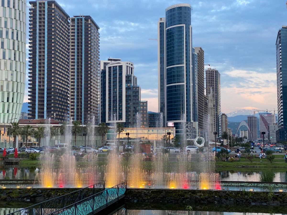 Apartamento Ramada Skytower Batumi Exterior foto